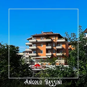 angolo-bassini-apartment.hotelinveneto.com/
