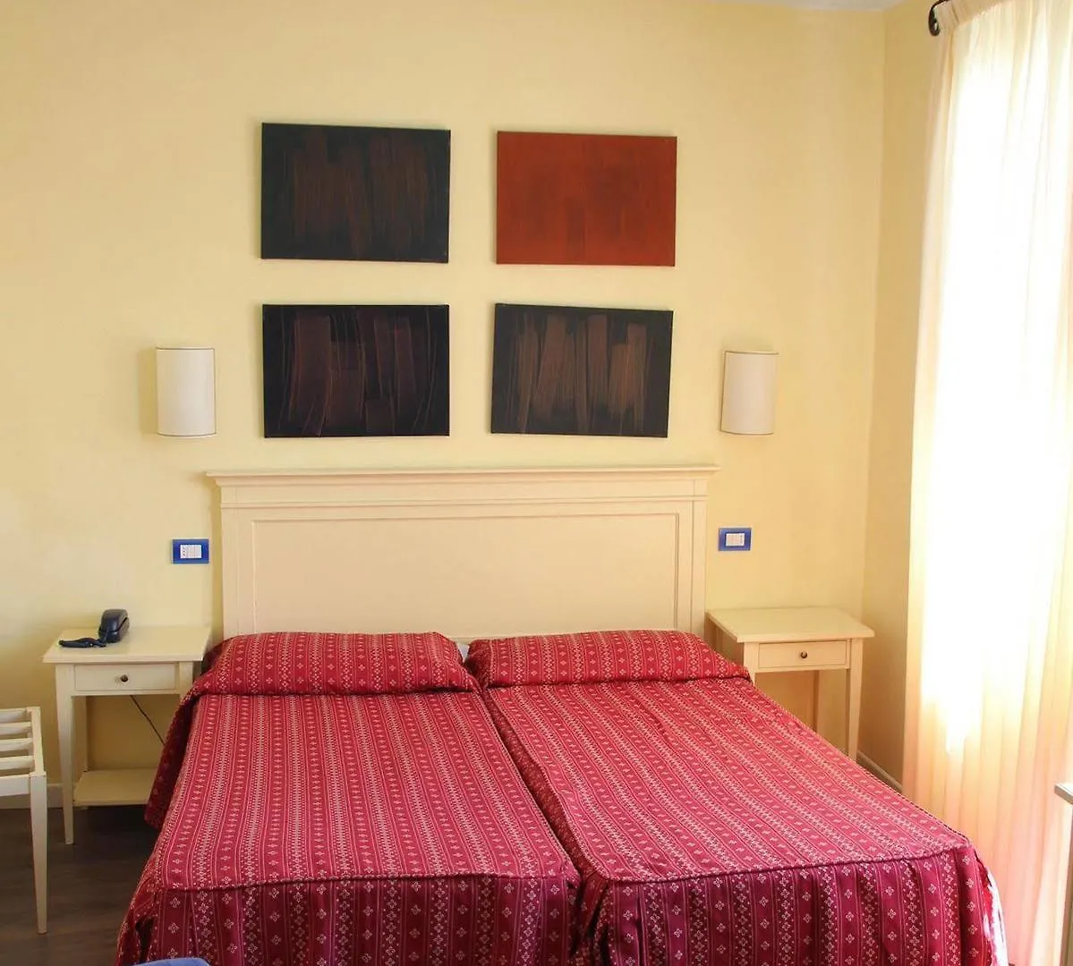 ***  Villa Romantica Hotel 利莫内-苏尔加达 意大利
