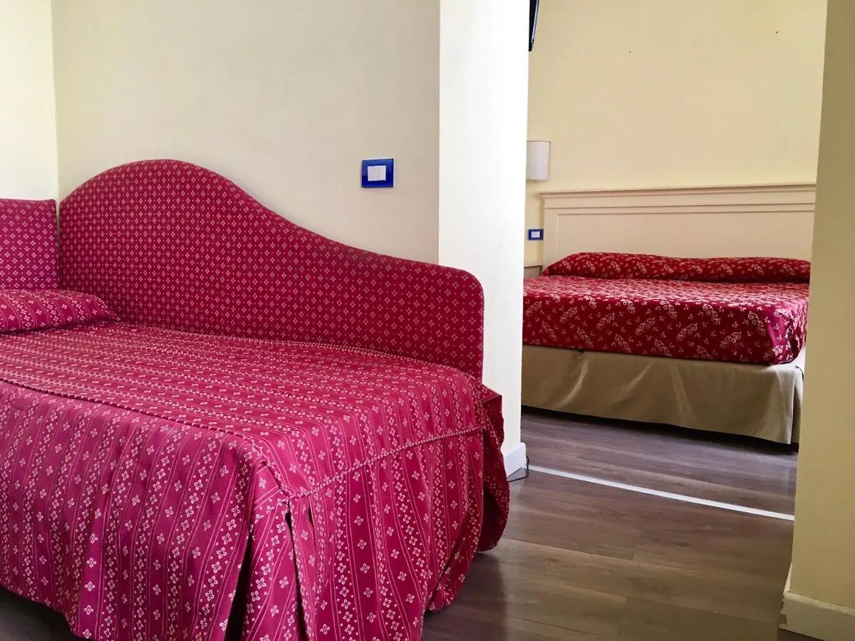 ***  Villa Romantica Hotel 利莫内-苏尔加达 意大利