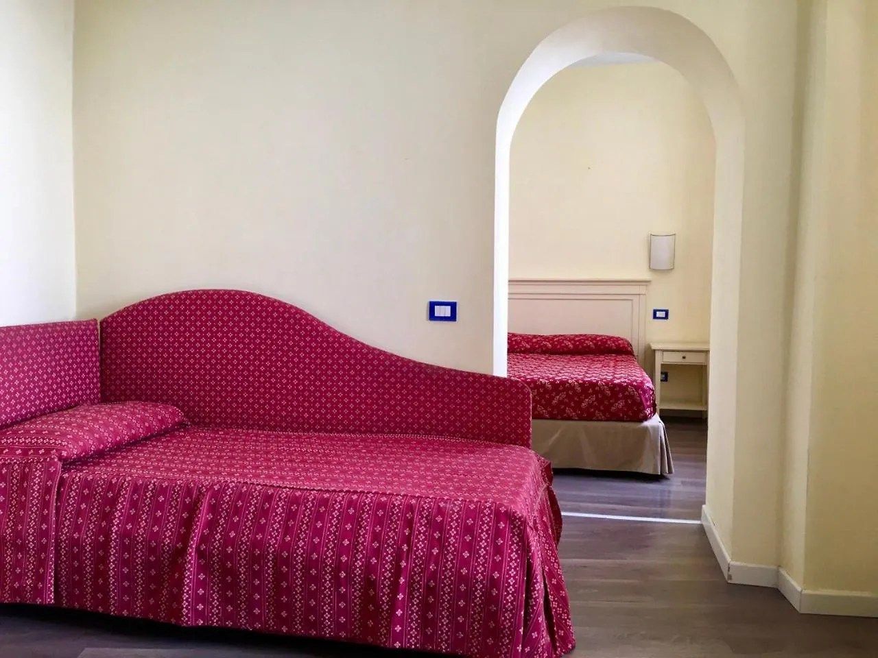 Villa Romantica Hotel 利莫内-苏尔加达